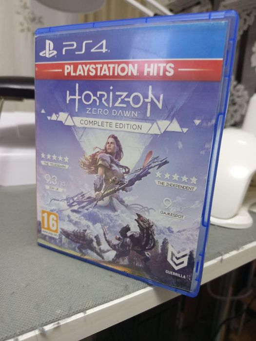 Vând Horizon Zero Dawn și The Crew 2 Ps4