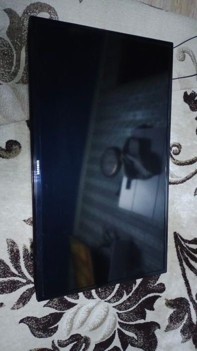 Телевизор самсунг, не смарт.