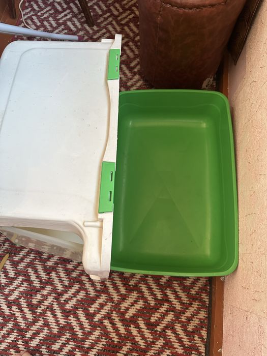 Продаю лоток домик для собак и кошек