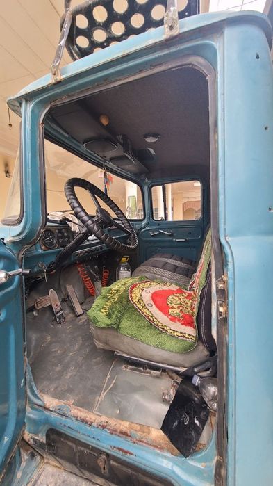 Zil 1984yil. 10.200$ naqka realni oledigonlar tel qilsn