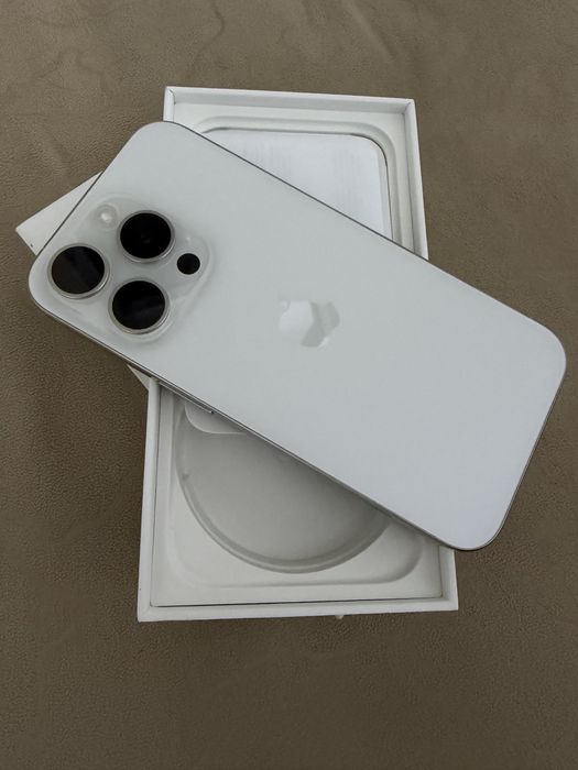 Iphone 15 pro белый
