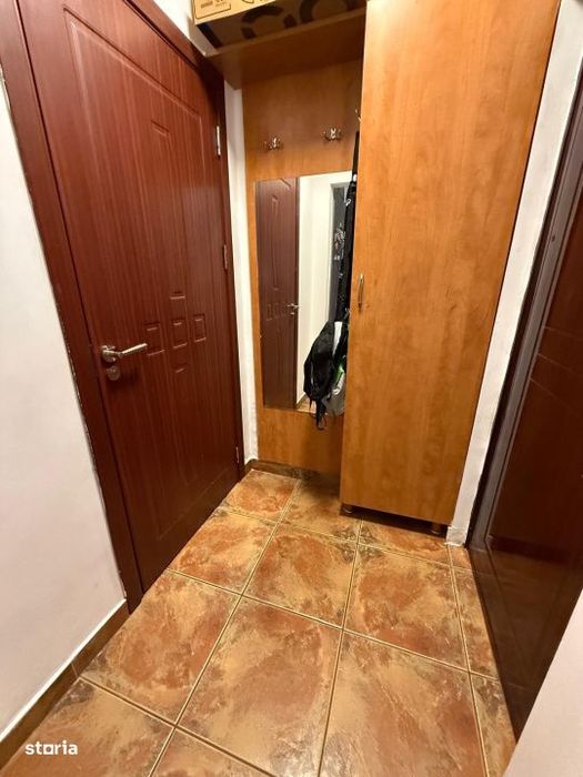Apartament de vanzare, semidecomandat, 3 camere, et 1, Brazda
