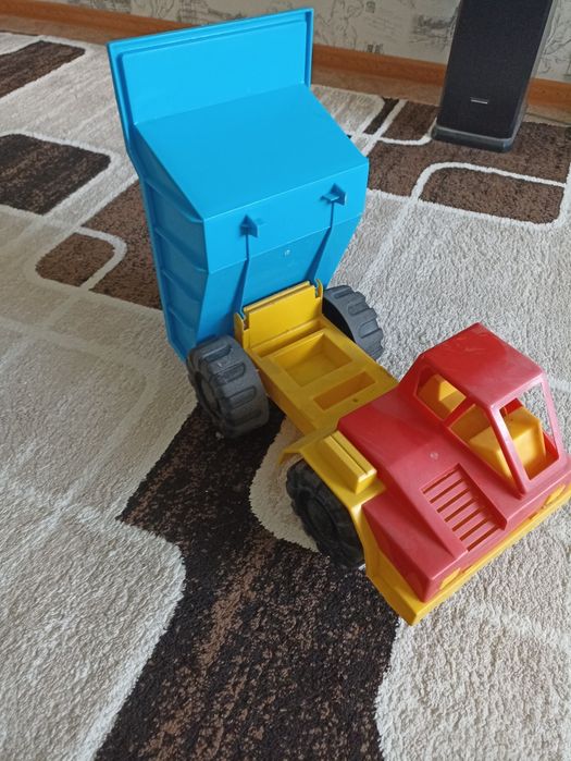 Продам большой самосвал