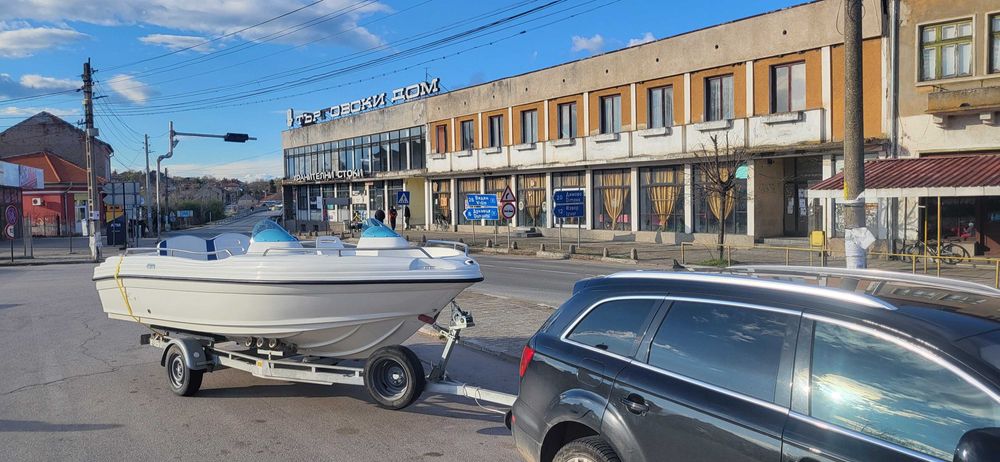 7 местна лодка 150hp Tiburon Inside