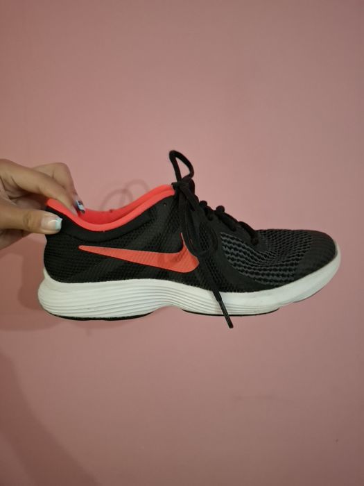 Обувки Nike Revolution 4