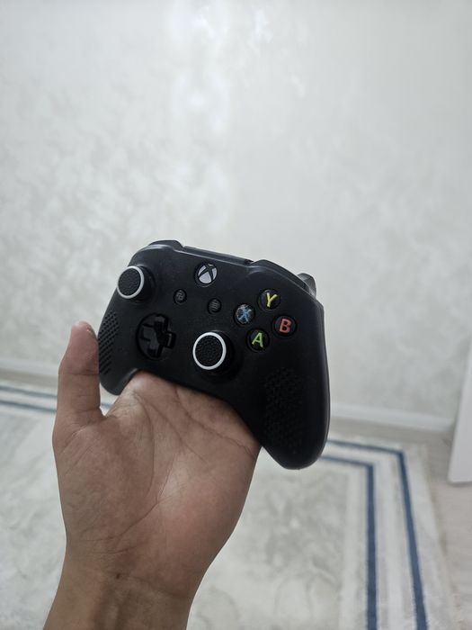 Xbox one 512 gb 1 джёстик