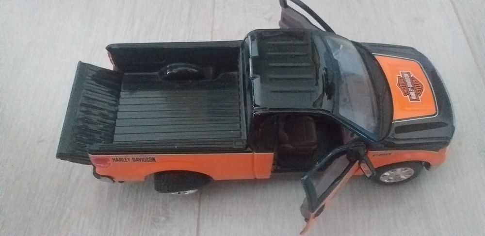 Различни модели играчки -22-35лв.