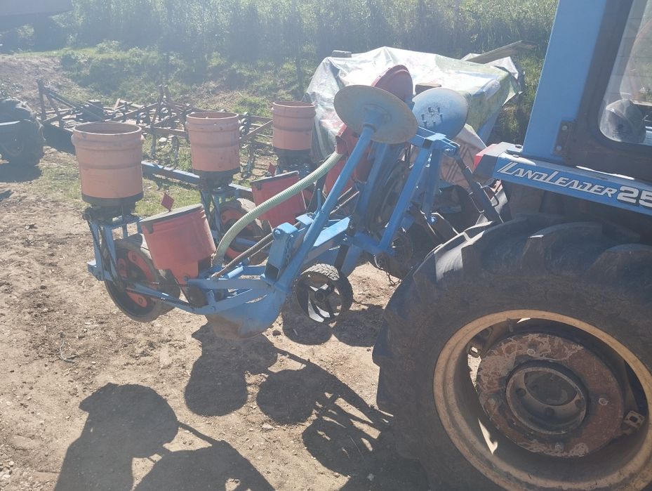 Semanatoare de porumb mic