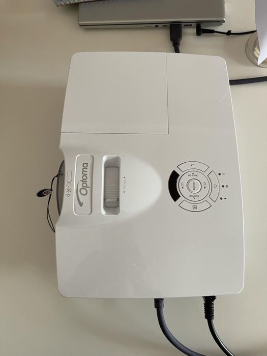 Проэктор OPTIMA в эксплуатации был 1 мес