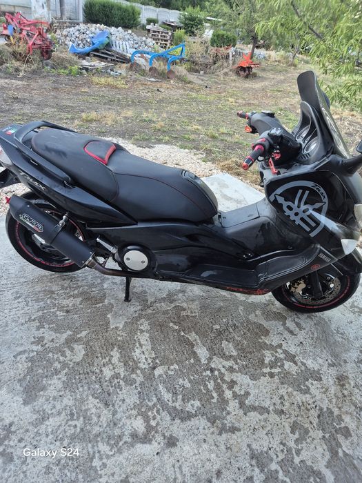 Yamaha T MAX   .