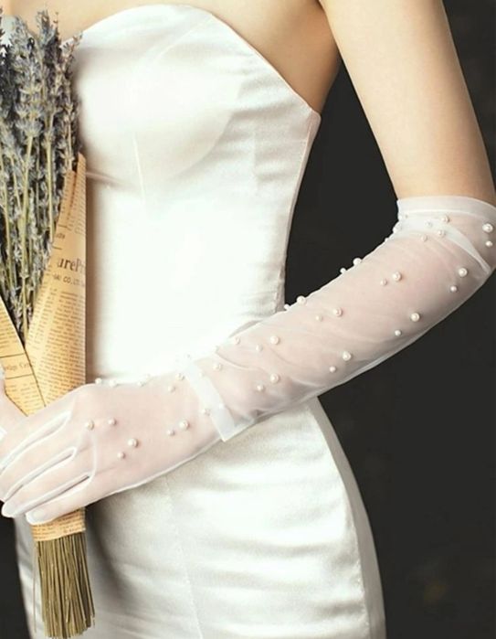 дълги бели ръкавици с перли