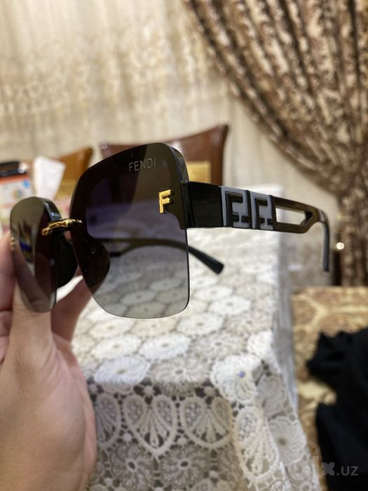 Продаю очки от бренда Fendi