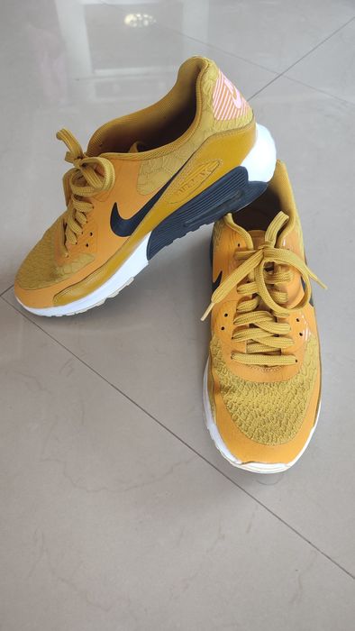 Жълти маратонки Nike  39 номер