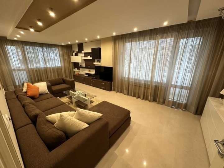 Дава се под наем Многостаен апартамент в София, Младост 1А - 150 кв.м за 1350 € - Снимка #3