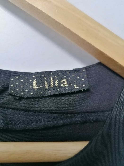 Рокля черна официална с голи рамене и интересни ръкави на фирма Lilia