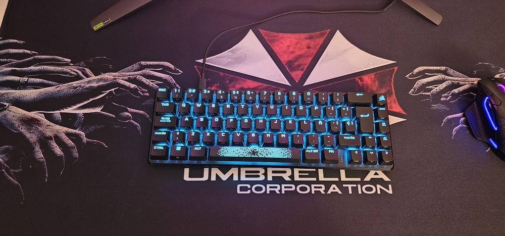 Tastatură Corsair K65 Pro Mini OPX RGB ca nouă layout ES