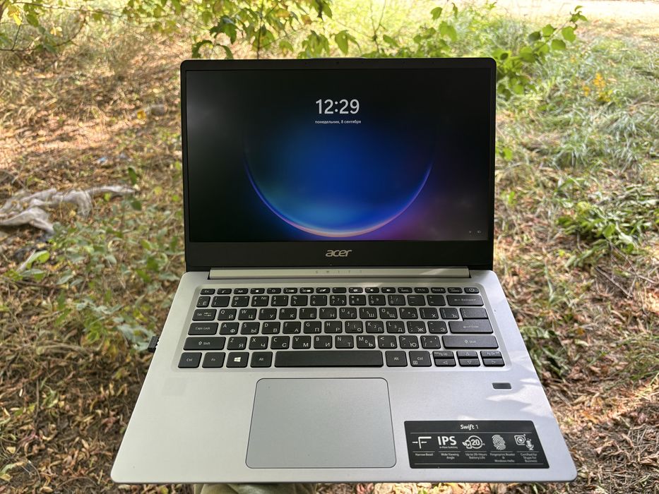 Ноутбук в комплекте