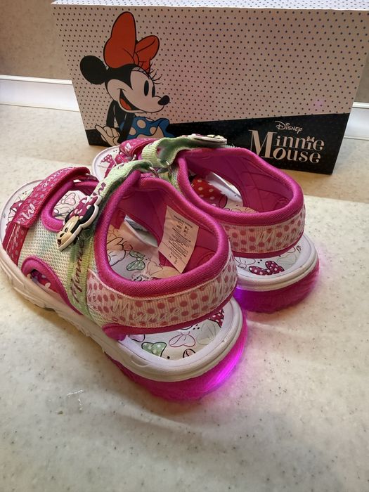 Сандали Minnie Mouse с LED светлини НОВИ!