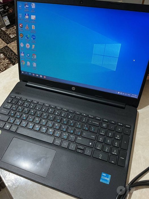 HP Intel Core I3-1215U