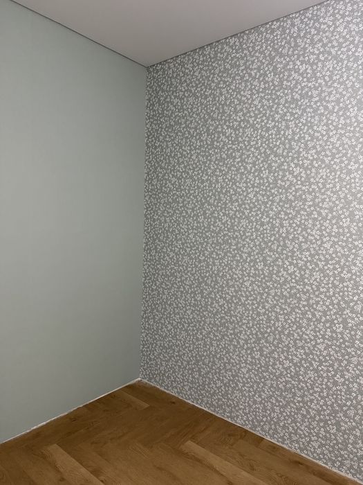 Обой клеем качественно и аккуратно без стык