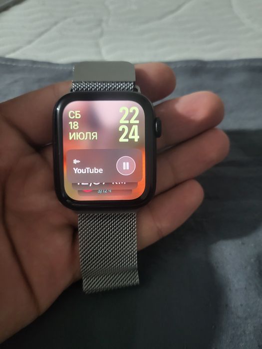 Apple Watch SE 2 (2-го поколения) 44 мм, оригинал без царапин