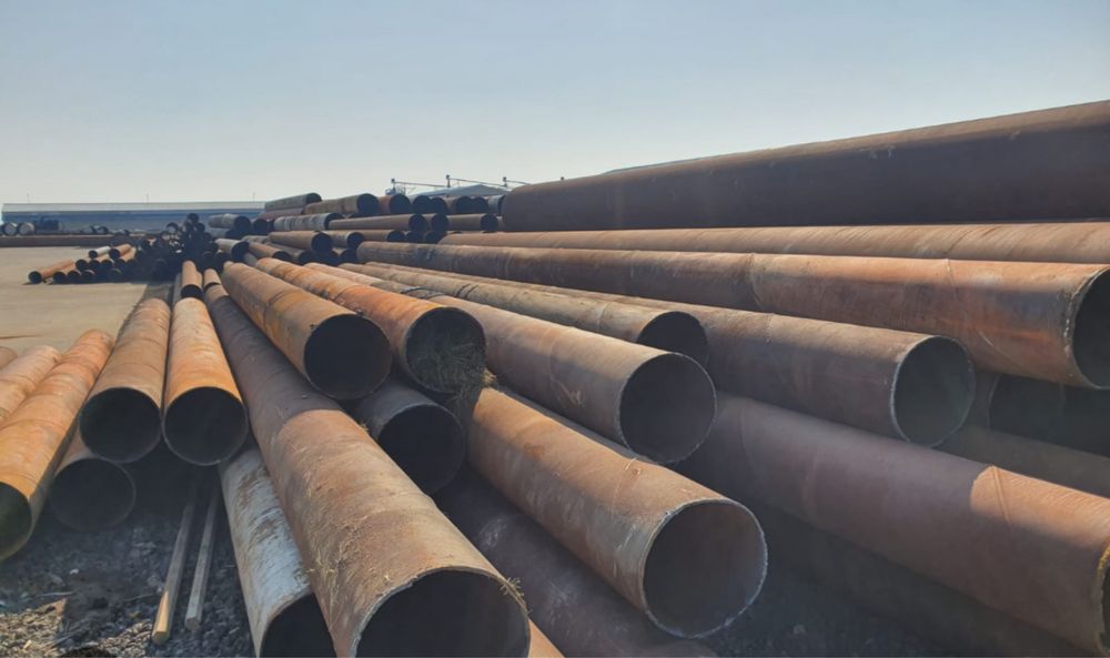 Teava metalica neagra in stoc pentru piese sau subtraversari