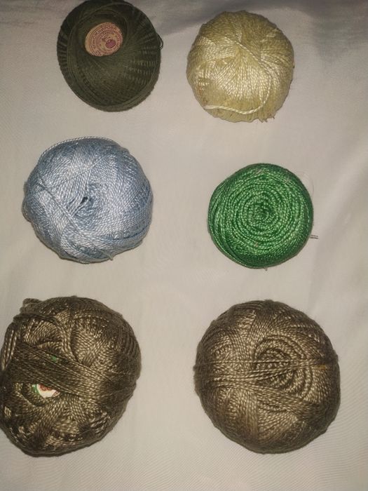 Нитки для вязания крючком.