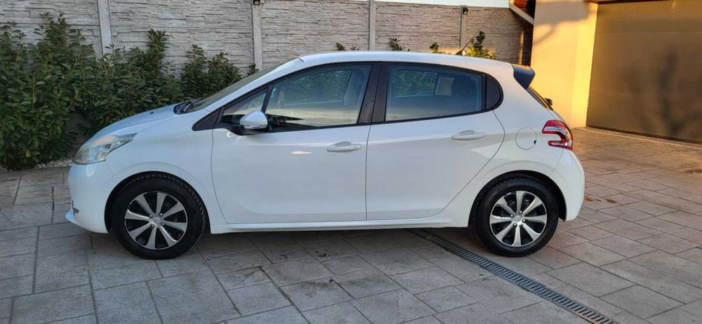 Peugeot 208 Cutie automata