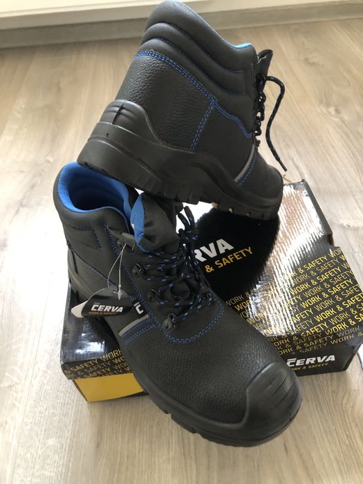 Bocanci de protectie CERVA, marime 44, NOI