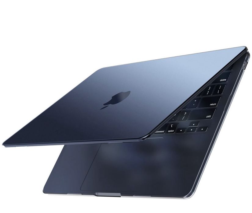 MacBook Air 13’’ with M5 16GB RAM, 512GB. Midnight.