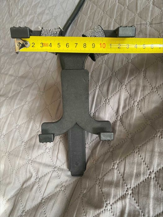 Стойка за таблет за автомобил