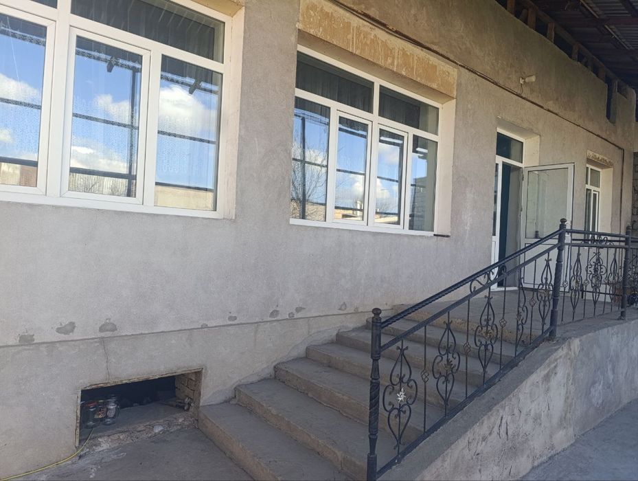 Uy zangiotada joylashgan 10 sotik uy tekkis torburche