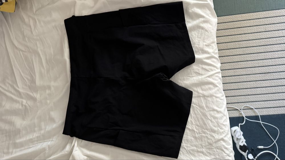 On hybrid shorts