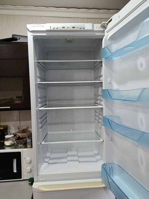 Продам холодильник двухкамерный
