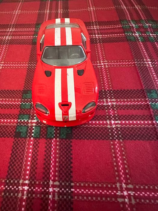 Dodge Viper GTS metalic, în stare bună.