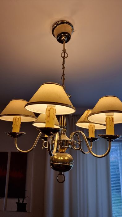 Lustra clasică la preț modern :) Suedia