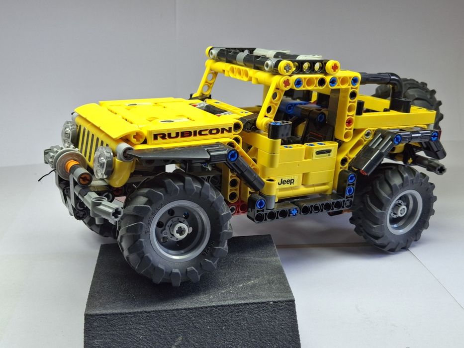 LEGO Technic Jeep Wrangler Rubicon 42122 (оригинал)

Продам оригиналь