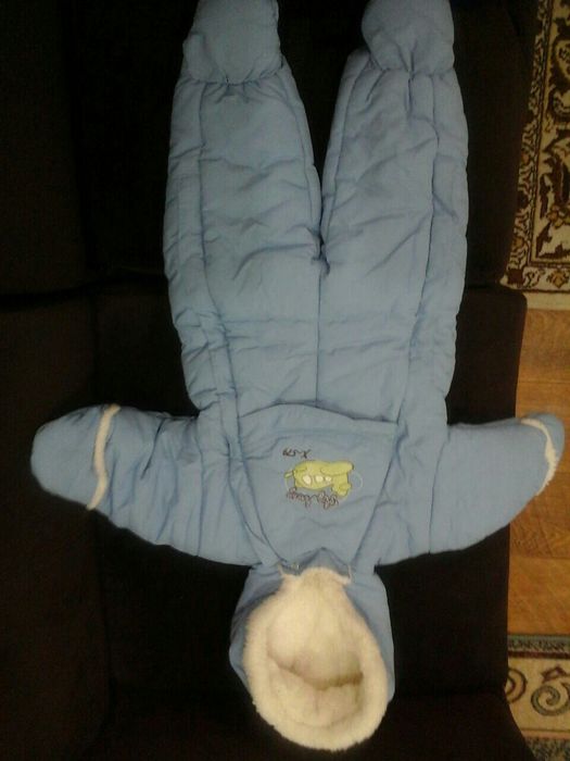 Продаю комбинезон, теплый. До года. В идеальном состоянии.