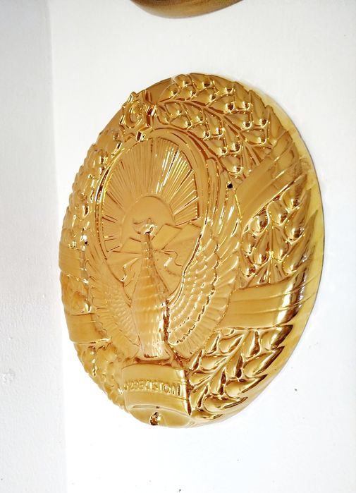 Золотой герб керамический