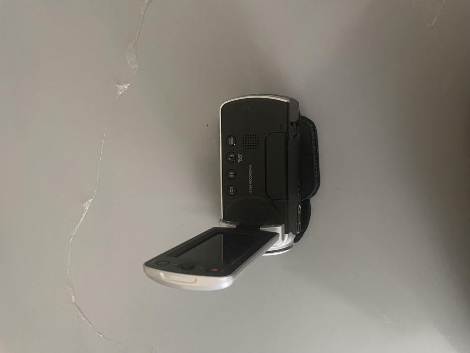 Продам видеокамеру Samsung HMX-F80