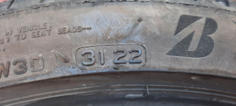 2 броя зимни гуми 225 40 18 Bridgestone dot22