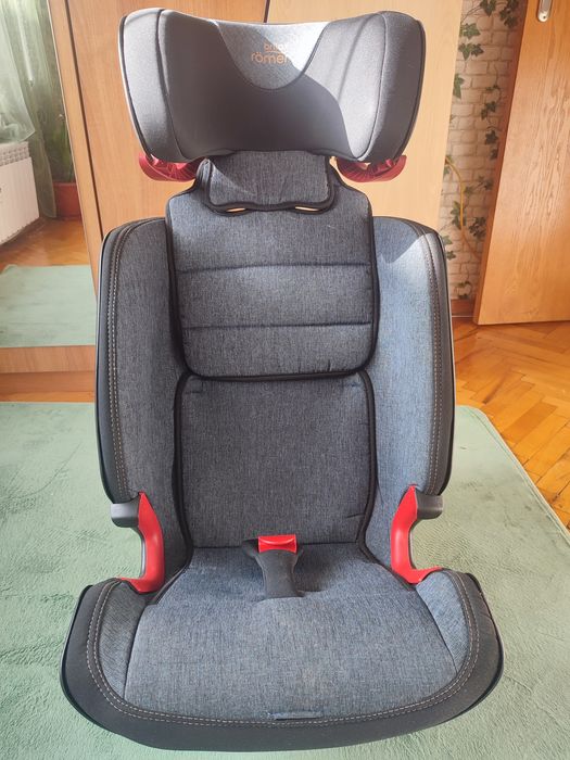 Britax romer Advansafix IV R  (с незапарваща дамаска!)