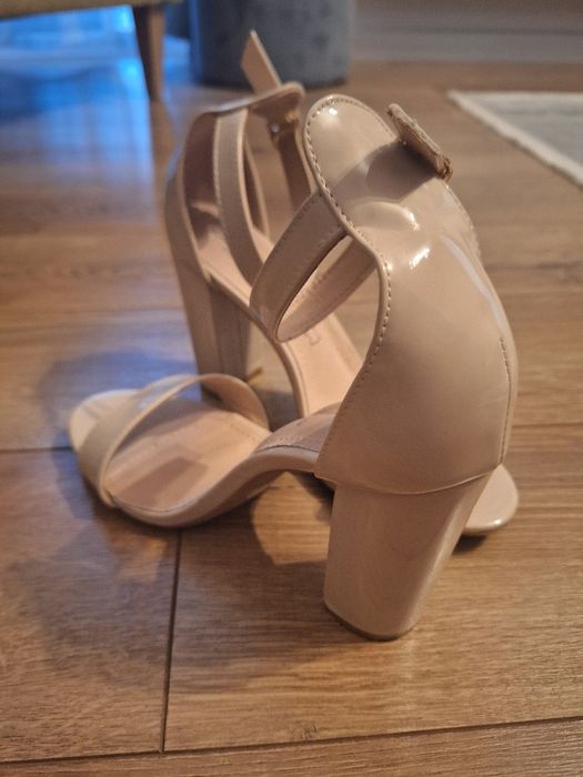 Sandale lac crem, mărime 39