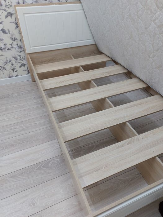 Кровать с матрасом 120см на 200см