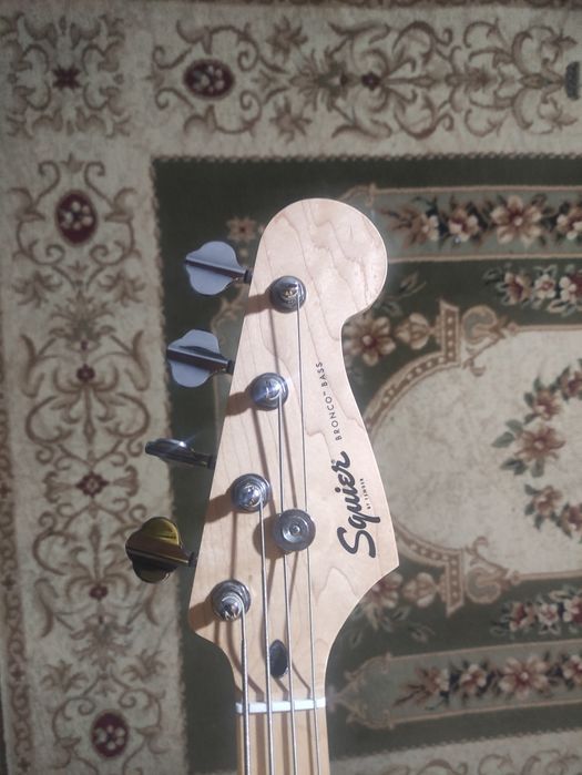 Короткомензурный Squier Bronko Bass