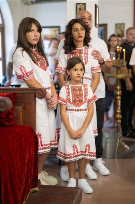 Дамска рокля с народни мотиви