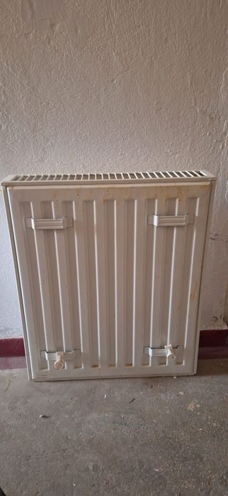 Vând calorifere otel