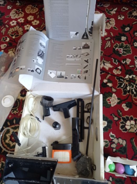 Запчасти roboclean aura.имееться 2 шланк один новый моющый запчасти .