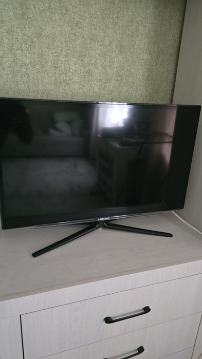 Продам телевизор Самсунг смарт диагональ 85 см в отличном состоянии.