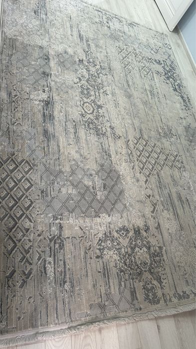 Продам ковер серого цвета